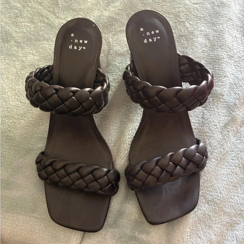 A new day black heels - Picture 1 of 3